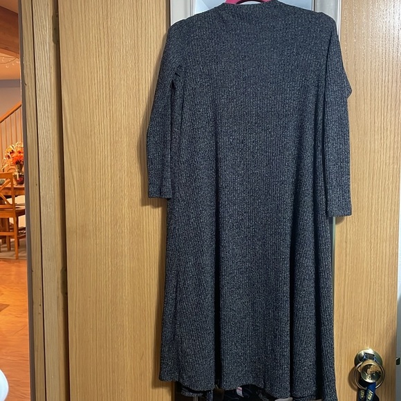 LuLaRoe XS long heathered grey open front cardigan with front pockets - Picture 7 of 9